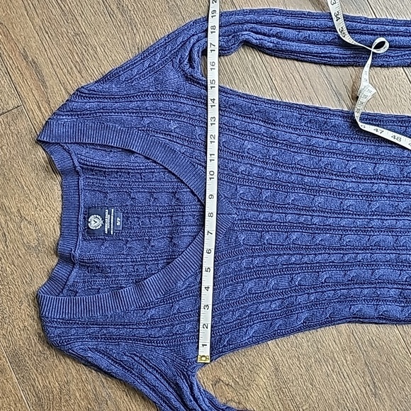 A.E. VNECK SWEATER SIZE SMALL - Picture 7 of 7